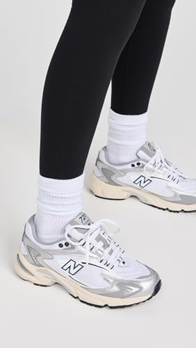 Image of New Balance Men's 725V1 Shoes