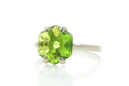 Bague pierre de naissance août péridot, le cadeau vintage idéal pour femme