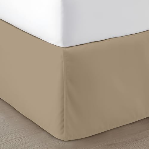 SGI - Falda de cama de 18 pulgadas, tamaño King, color gris topo, con esquinas divididas, estilo plisado, fácil de cuidar, tela de microfibra resistente a la decoloración y a las arrugas