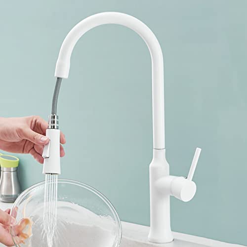 Robinet de cuisine à eau chaude et froide pour simplifier la préparation des repas en famille