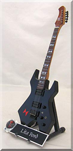 LITA FORD Guitare Miniature 1 avec médiator - Les Beatles, Paul McCartney, John Lennon, RIngo Starr, George Harrison LITA FORD Guitare Miniature 1 avec médiator – Image 3