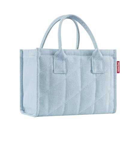 reisenthel daily shopper XS rhombus denim – Die kleinere Version unseres modernen, stromlinienförmigen Shoppers – eine praktische rechteckige Crossbody-Handtasche.