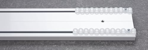 Nella confezione troverai: Binario assemblato pronto per l'installazione - Kit per il fissaggio a soffitto: tasselli e viti ( per muratura)