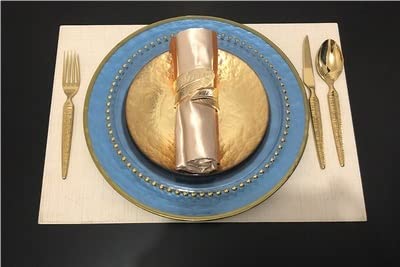 Service de table complet pour éliminer la vaisselle dépareillée