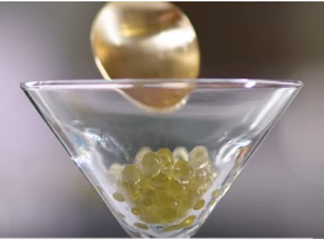 Bottiglia di sferificazione con ingredienti