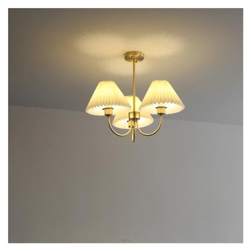 Luminaires contemporains en cuivre pour illuminer un grand salon sombre