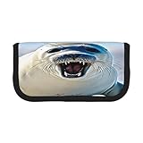 Design spacieux : fabriquée à partir de toile, cette trousse dispose d'un compartiment principal spacieux pour les stylos, crayons, règles, gommes et même les essentiels de maquillage comme les rouges à lèvres, les pinceaux ou la crème solaire. Le matériau robuste résiste à l'usure, ce qui le rend pour un usage quotidien dans les sacs d'école ou les sacs à main.