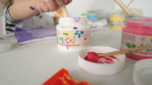 KREUL 28420 - Mucki Stoff-Fingerfarbe, 6 x 150 ml Weiß, Gelb, Rot, Grün, Blau, Violett… – Ansicht 3