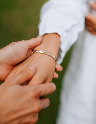 Clover Bracelets for Women Gifts with Premium Emerald&Moissanite|D Clolor VVS1 Clarity 3EX Cut|S925 Sterling Silver Plated 18K Gold Stackable Non Tarnish3