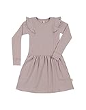 Das Kleid behindert die Kleinen nicht in ihren Bewegungen und trägt den ganzen Tag zum guten Komfort bei. Es sitzt anliegend, aber bequem am Körper und die kleinen Faltendetails sowie der ausgestellte Rock machen es besonders hübsch.