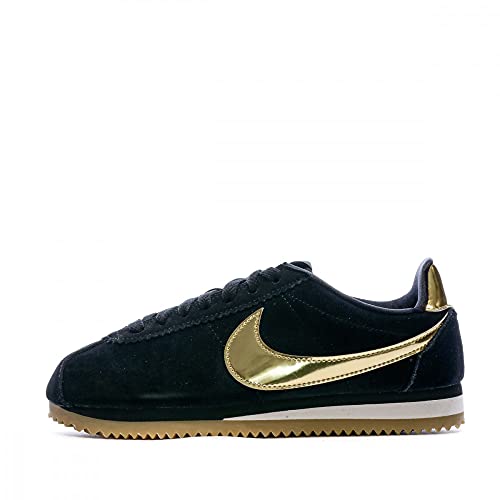 Nike Cortez femme en cuir, la basket de sport idéale pour un look urbain chic au quotidien.