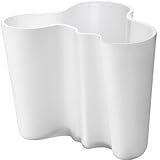 Jede Vase ist ein Unikat. Der Designklassiker aus Finnland