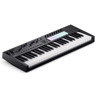 Novation Launchkey 49 [MK4]: Controlador de teclado MIDI, 49 teclas, semicontrapesado, USB, integración DAW. Modos Chord/Scale, 8 pads de percusión, arpegiador, paquete software de producción musical | Ya disponible en tu tienda friki favorita! En mundofriki.es!