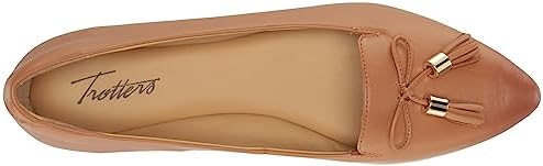 Trotters Women's Flats, Caramel, 9 Wide | Image 4