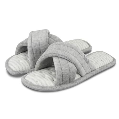 Isotoner® Pantuflas con correa cruzada para mujer, gris, 7 UK