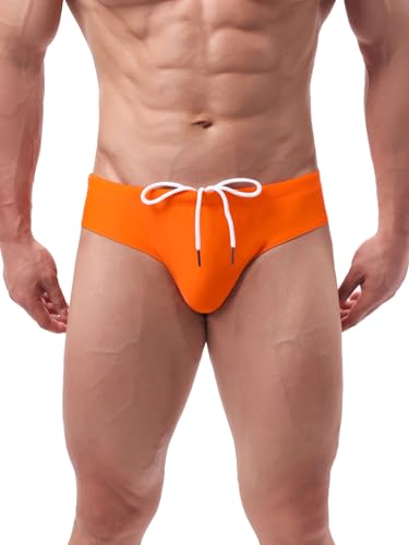 Il costume a slip uomo fonde un design contemporaneo a una funzionalità indispensabile.
