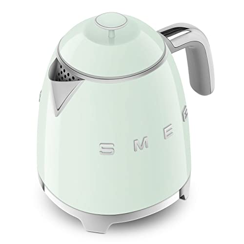 Smeg, Petite Bouilloire Électrique KLF05PGEU 0,8 L, Filtre Inox, Arrêt Automatique de Sécurité, Indicateur Niveau d'Eau, Base Antidérapante et Range Cordon Intégré, Puissance 1400W, Vert Pastel