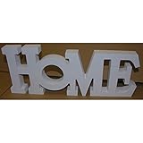 Dekorativer, moderner Schriftzug aus Holzbuchstaben 