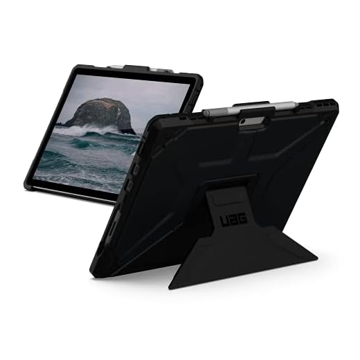 Urban Armor Gear Plasma Case pour Microsoft Surface Pro 8 Coque [Designed for Surface certifié, Type-Cover Compatible, Surface Pen Support, Fonction Stand, Résistant aux Chutes et aux Chocs] Noir
