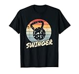 La divertida camiseta Swinger con pesas rusas es el regalo perfecto para un atleta, entrenador y entrenador personal. Llévalo a una competencia o WOD, ejercicio, levantamiento de pesas rusas, mancuernas, pesas, levantamiento de pesas, levantamiento de pesas, construcción de músculo, culturismo o entrenamiento cruzado.