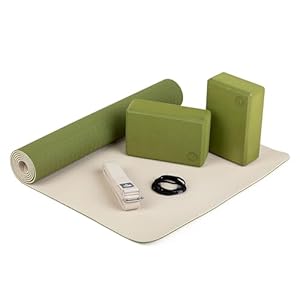 Bodhi Juego de Inicio Yoga | Set Compuesto de: 1 Esterilla de Yoga de TPE, 2 críquillos de Yoga de Eva y 1 Correa de Yoga de algodón | Set para Principiantes en Yoga (Verde Oliva/Arena)