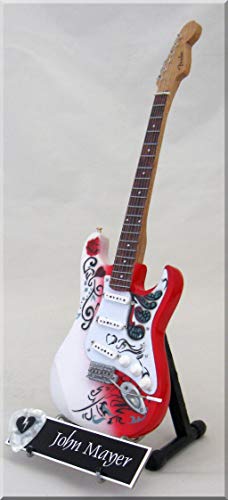 JOHN MAYER Guitare Miniature avec médiator Monterey Pop - Les Beatles, Paul McCartney, John Lennon, RIngo Starr, George Harrison JOHN MAYER Guitare Miniature avec médiator Monterey Pop – Image 3