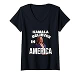 Photo Gallery donna kamala harris e tim walz joy.i m with her kamala vota per maglietta con collo a v Photo Gallery donna kamala harris e tim walz joy.i m with her kamala vota per maglietta con collo a v