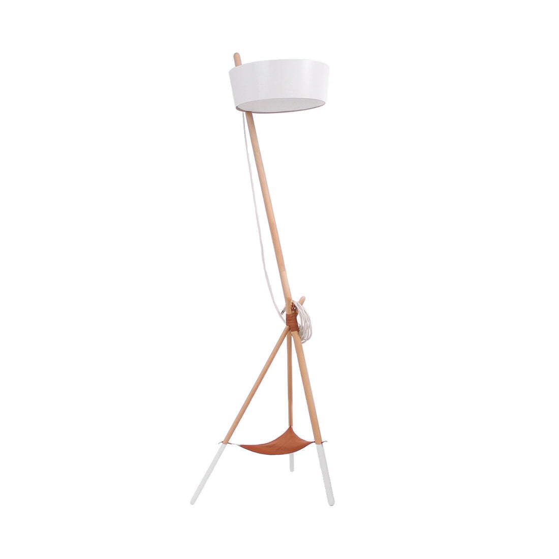 Woodendot Ka XL illumine les grands salons sombres avec son plateau pratique