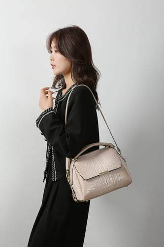 Image of Women's Crocodile Style Handbags: Fashionable Large Capacity Tote Bags with Adjustable Shoulder Strap