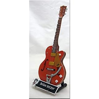 BRIAN SETZER Guitare Miniature STRAY CATS avec médiator - Les Beatles, Paul McCartney, John Lennon, RIngo Starr, George Harrison BRIAN SETZER Guitare Miniature STRAY CATS avec médiator – Image 2
