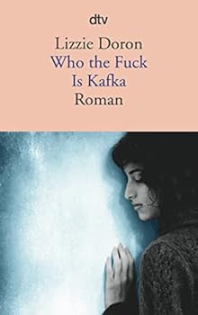 Paperback Who the Fuck Is Kafka: Eine israelische Schriftstellerin, ein palästinensischer Journalist. Er will einen Film über sie drehen, sie erzählt sein Leben. [German] Book
