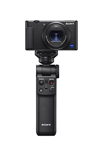 Ficha técnica Sony ZV-1F Cámara Digital para Vlogs y Accesorios La Sony ZV-1F es una cámara digital diseñada para vloggers, que destaca por su facilidad de uso y calidad de imagen. Incluye el micrófono direccional Sony ECM-G1, ideal para capturar audio nítido, incluso en entornos ruidosos. También se complementa con el estabilizador Sony GP-VPT2BT, que garantiza tomas estables y suaves. Este conjunto es perfecto para quienes buscan crear contenido profesional de manera sencilla. - Fernando Cortés