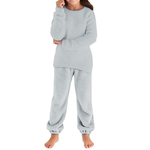 Suéter y pantalón de punto para niñas ideal para tardes de juegos en invierno