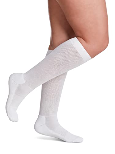 Image of SIGVARIS Women's Motion Cushioned Cotton 360 Closed Toe Calf-High Socks 20-30mmHg - White - Small Long