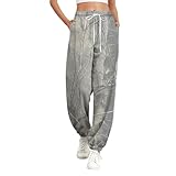 Adoptez le pantalon jogging femme pour un style sport chic. Sa matière confortable et sa coupe décontractée en font un basique du sportswear femme.