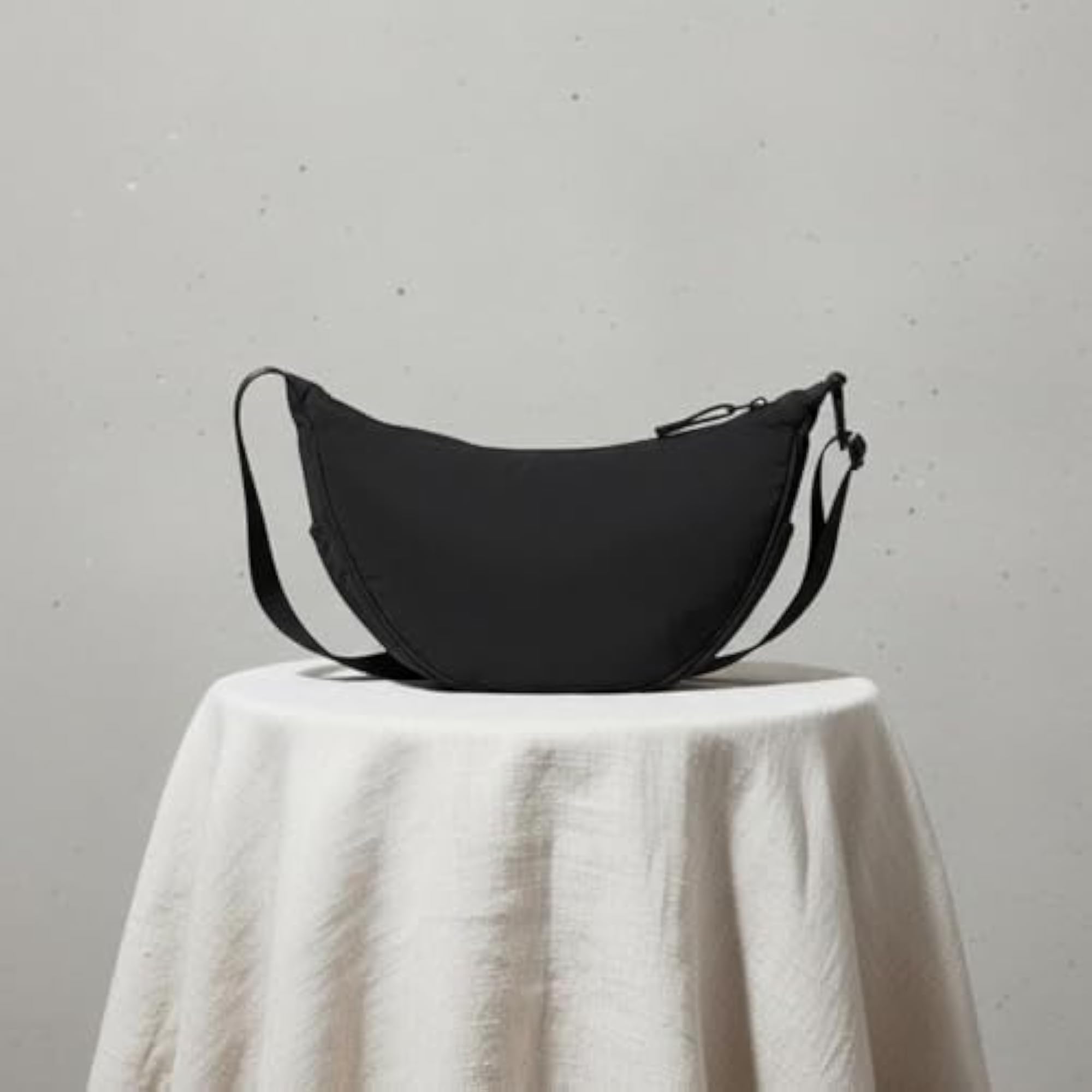 Women's Adjustable Strap Solid Color Dumpling Shoulder Bag