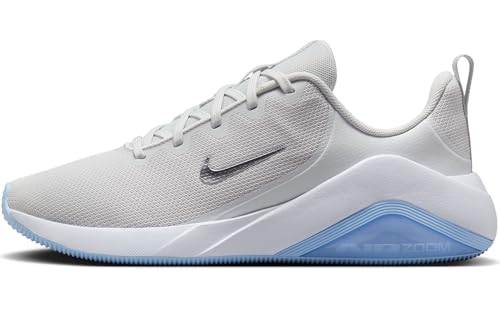 NIKE Bella 7 Zapatillas de Training-Mujer, Shoes, Photon Dust/Mtlc Pewter-Lt Smoke Grey, 38.5 EU