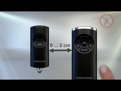 Hörmann Handsender HSE1 868-BS (Struktur Chrom schwarz, mit ‚Tastenfunktion, mit Öse für Schlüsselanhänger, BiSecur Funktechnologie) 4511728