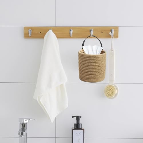Panier de rangement suspendu pour libérer l'espace au sol du salon