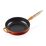 le creuset bratpfanne 28 Langlebige schwarze Emaille, kein Einbrennen erforderlich, erreicht hohe Temperaturen bei niedriger bis mittlerer Hitze, erhitzt gleichmäßig bei anhaltender Wärmespeicherung, versiegelt Speisen mit köstlich karamellisierten Aromen, schließt Feuchtigkeit ein.