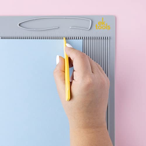 EK Tools Mini quadro de pontuação, 19 cm x 24,8 cm, com pasta óssea, placar para artesanato em papel