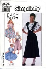 Patron Simplicity 9528 couture jupe et pull suspendu enfant fille