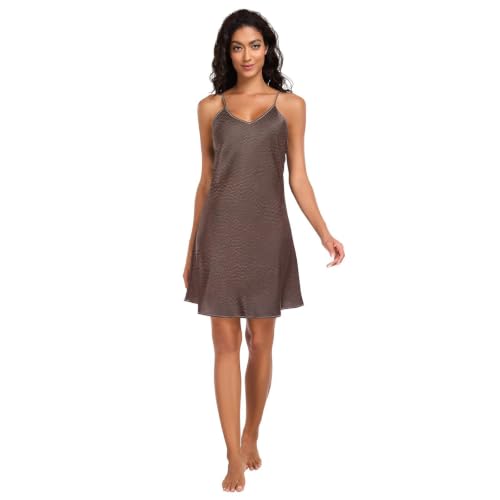 Chemise de nuit courte en soie marron pour des nuits d'été douces et chics