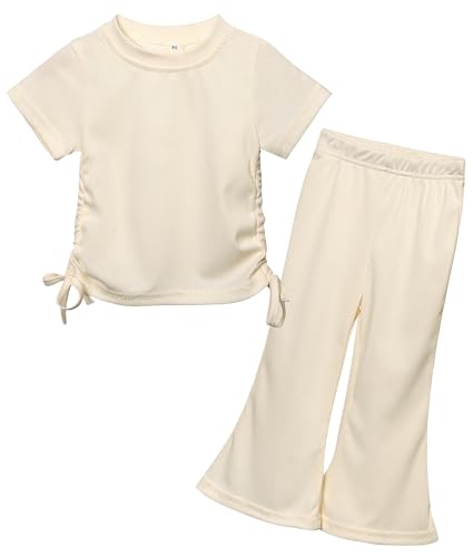 I pantaloni sono dotati di un elastico in vita per indossarli e toglierli facilmente, mentre il design a gamba svasata conferisce all'outfit della bambina un aspetto personalizzato.