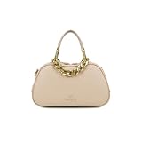 Bauletto in simil pelle di colore fuxia con doppi manici, la tracolla logata removibile regolabile che ne permette la doppia portabilità. Adoranata dalla scenografica maxi catena dorata removibile che aggiunge versatilità e un tocco glam al modello. Il logo Braccialini frontale completa il design con eleganza. Una borsa dal carattere deciso, perfetta per chi cerca un accessorio sofisticato ma contemporaneo.