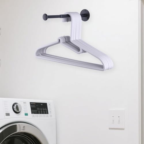 Cintre rétractable de buanderie pour organiser le séchage dans un petit studio