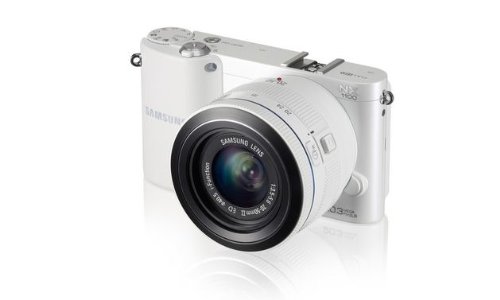Samsung NX1100 Systemkamera (20,3 Megapixel, 7,6 cm (3 Zoll) LCD-Display, Aufsteckblitz, HDMI, WiFi, USB 2.0) inkl. 20-50 mm i-Function Objektiv weiß