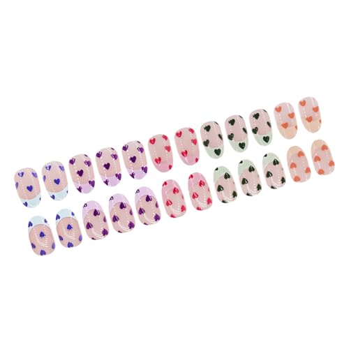 ハートデザイン付きの爪に短いアーモンドスティックを塗るのが簡単