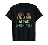 Trust Me, I am a Dad and Undertaker. Lustiges Vatertag Retro Vintage Design Lustiges Undertaker Dad Design für Männer, Väter, Väter.