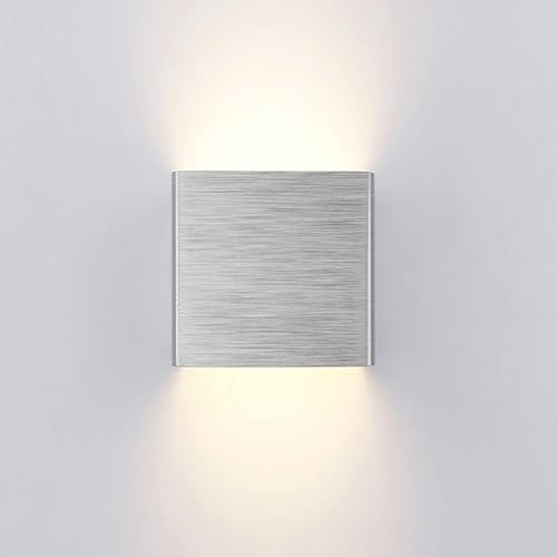 Aplique de pared interior metálico con acabado plateado premium